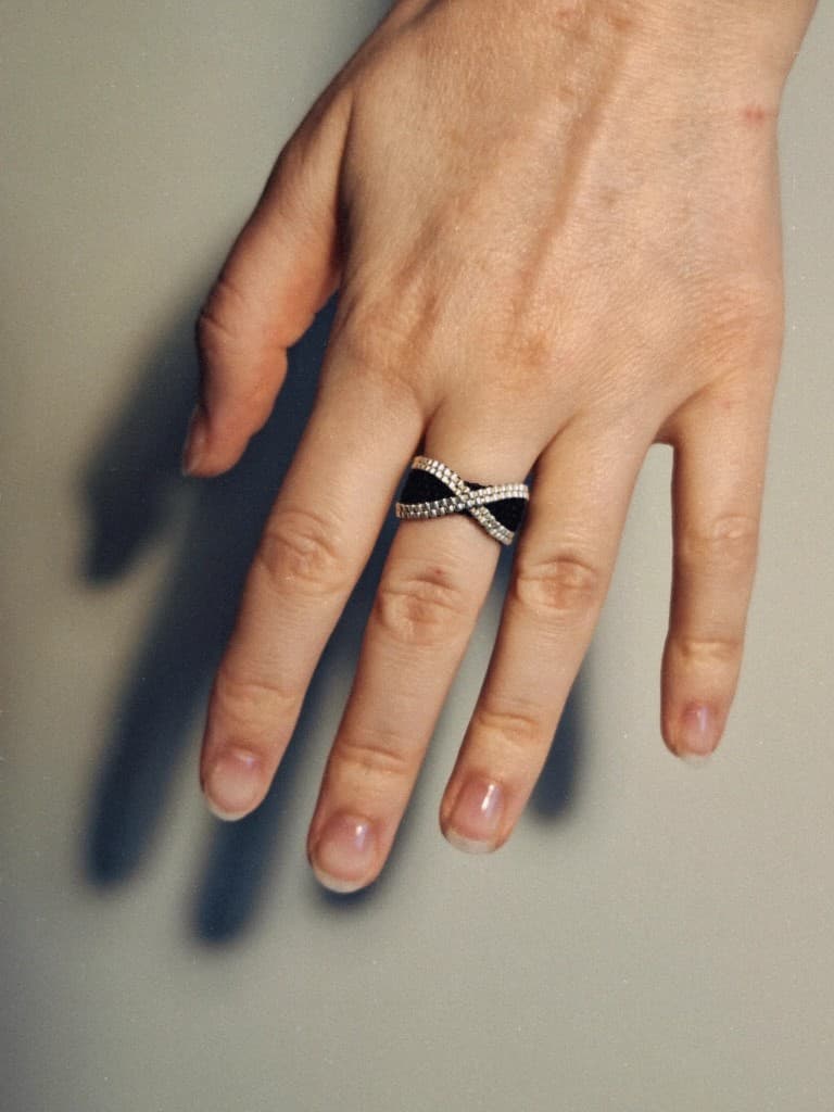 18 / Melns ar sudrabu